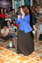 Performance von Ulrike Düregger; Foto: Eduardo Fernández-Tenllado 