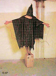 Der irakische Gefangene Satar Jabar im Abu Ghraib-Gefängnis; Foto: AP