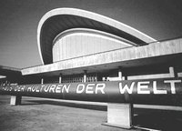Das Haus der Kulturen der Welt in Berlin; Foto: Frank Paul/A&amp;B ants and butterflies