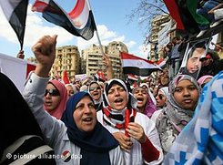 Frauen in Kairo während einer Protestkundgebung gegen das ägyptische Regime auf dem Tahrir-Platz; Foto: dpa