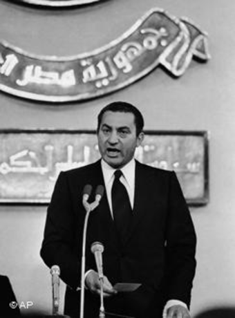 مبارك يحلف اليمين الدستوري كرئيس لجمهورية مصر العربية،الصورة: أ ب