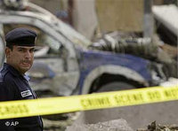 شرطي عراقي في موقع احد الانفجاريات في بغداد، الصورة أ ب