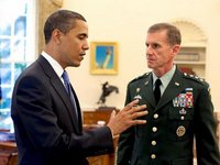 أوباما وقائد قوات التحالف في أفغانستان، الجنرال كريستال، الصورة: د.ب.ا