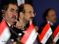 وزير الخارجية العراقي هوشيار زيباري (يسار) في أسطنبول، الصورة ا ب