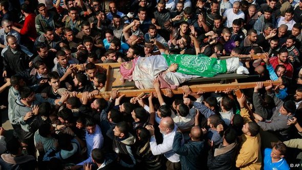 ضب عارم في غزة بعد مقتل قائد أركان حماس ، أحمد الجعبري ، حيث خرج الآلاف لتشييع جنازته.