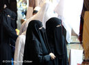 نساء يرتدين النقاب في الدوحة، الصورة شتيفاني دوتسر، دويتشه فيله