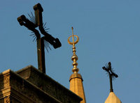 شعارا الإسلام والمسيحية، الصورة: أ.ب 