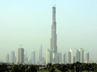 صورة لبرج دبي تحت الإنشاء، الصورة: ا.ب 