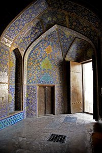 ممر ومدخل مسجد الشيخ لطف الله في أصفهان، الصورة: المتحف البريطاني 