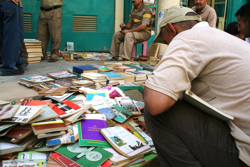 The books on offer reflect the diversity of the Iraqi population itself: books about literature in Iraq and the Middle East, history, political theory, religious treatises, technical books, children's books and comics