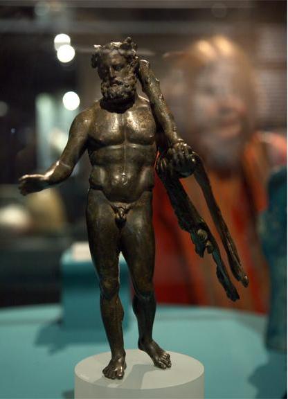 Eine Statuette des Herakles