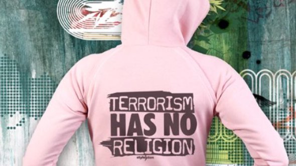 Das islamische Streetwear-Label 'Styleislam' mit dem Motiv 'Terrorism has no religion'; Foto: © Styleislam