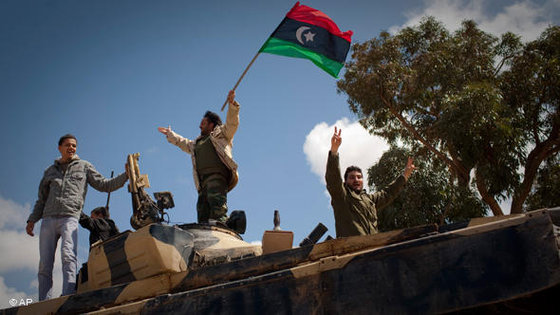 Libysche Rebellen nach der Einnahme Benghazis im März 2011; Foto: AP