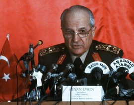 Der türkische General Kenan Evren spricht bei einer Pressekonferenz am 16.09.1980 in Ankara; Foto: picture-alliance