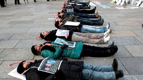 Protest by exiled Iranians against the use of the death penalty in their homeland (photo: DW)