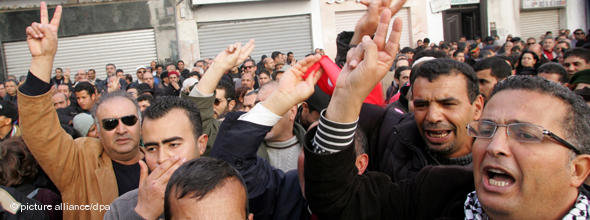 Tunesier demonstrieren für Pressefreiheit; Foto: dpa