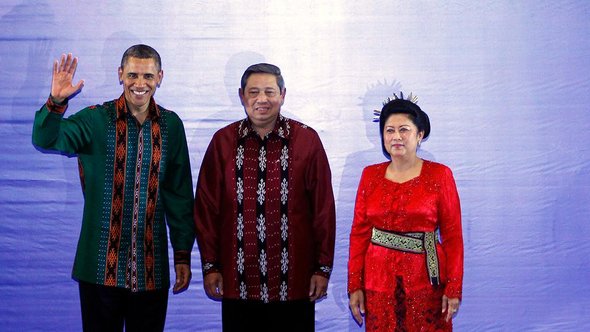 US-Präsident Barack Obama und Indonesiens Präsident Susilo Bambang Yudhoyono mit seiner Frau Kristiani auf Bali; Foto: dapd 
