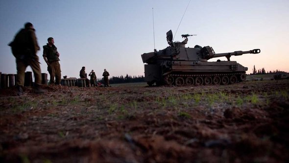 Israelische Panzer am Übergang zum Gaza-Streifen; Foto: Getty Images