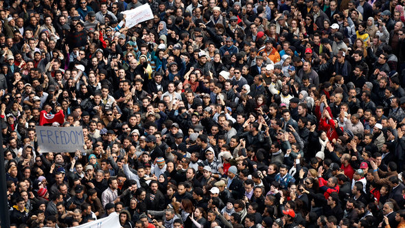 Proteste gegen Machthaber Ben Ali im Januar 2011; Foto: AP Photo/Christophe Ena