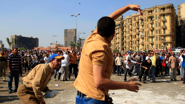 Unterstützer und Gegner von Präsident Mursi auf dem Tahrir Platz in Kairo, Oktober 2012; Foto: AP/dapd