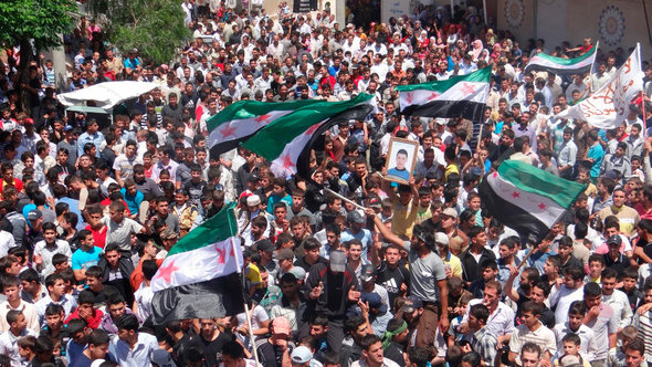 Demonstration der syrischen opposition in Talbiseh, Foto: Reuters