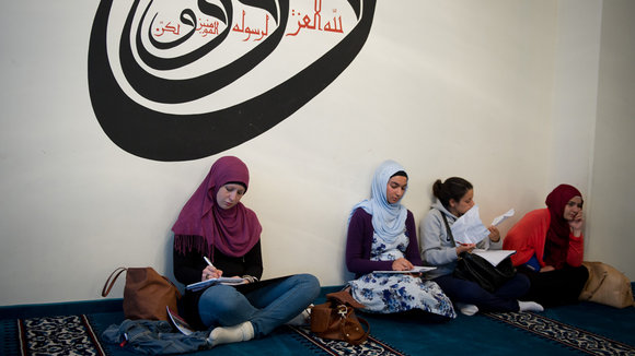 Muslimsiche Besucherinnen der Berliner Sehitlik-Moschee ; Foto: dpa
