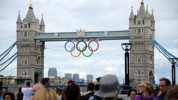 Die Olympischen Ringe an der Tower Bridge in London; Foto: Alexey Filippov/RIA Novosti
