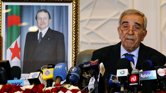 Algeriens Innenminister Daho Ould Kablia verkündet den abermaligen Wahlsieg Präsident Bouteflikas im Mai 2012; Foto: Reuters