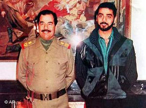 Saddam Hussein und sein Sohn Odari, 1990; Foto: AP