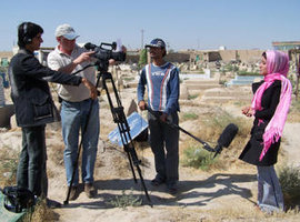 Junge TV-Journalisten in Kabul; Foto: DW