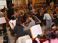 The West-Eastern Divan Orchestra during rehearsal (photo: Deutsche Welle)