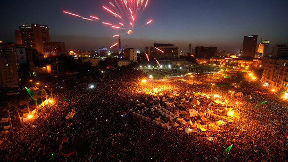 Zahllose Menschen feiern am 30. Juni Mohammed Mursis Absetzung durch das Militär; Foto: Reuters