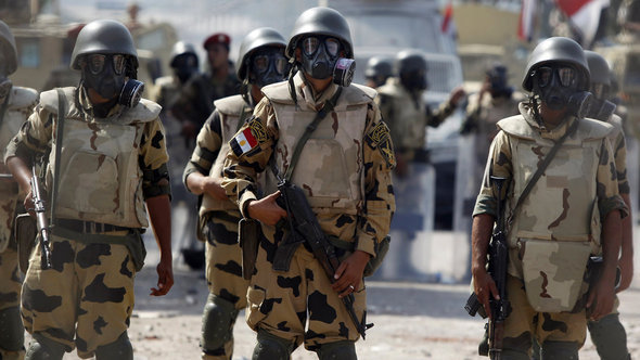 عناصر من الحرس الجمهوري المصري في مدينة نصر بالقاهرة بتاريخ 8 يوليو 2013 . رويترز