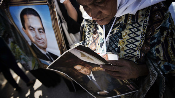 Anhänger Mubaraks in Kairo; Foto: GIANLUIGI GUERCIA/AFP/Getty Images