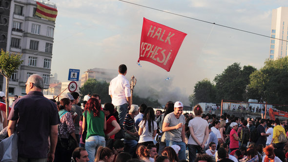 Proteste gegen Ministerpräsident Erdogan am Taksim-Platz in Istanbul; Foto: dpa/picture-alliance