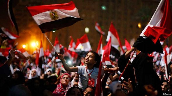 Jubel nach Bekanntwerden der Absetzung Mursis auf dem Tahrir-Platz in Kairo; Foto: Reuters