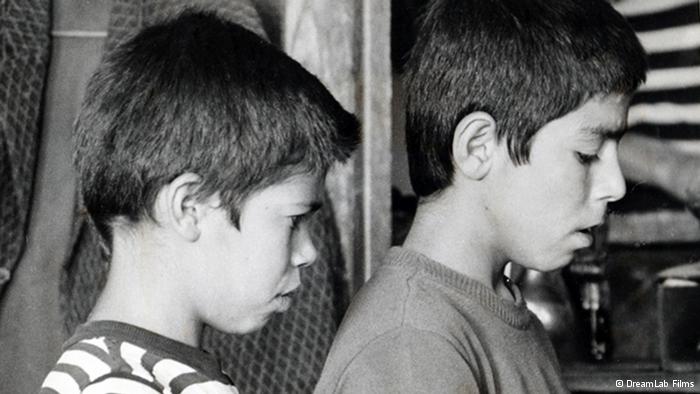 Filmszene aus The Traveller von Abbas Kiarostami
