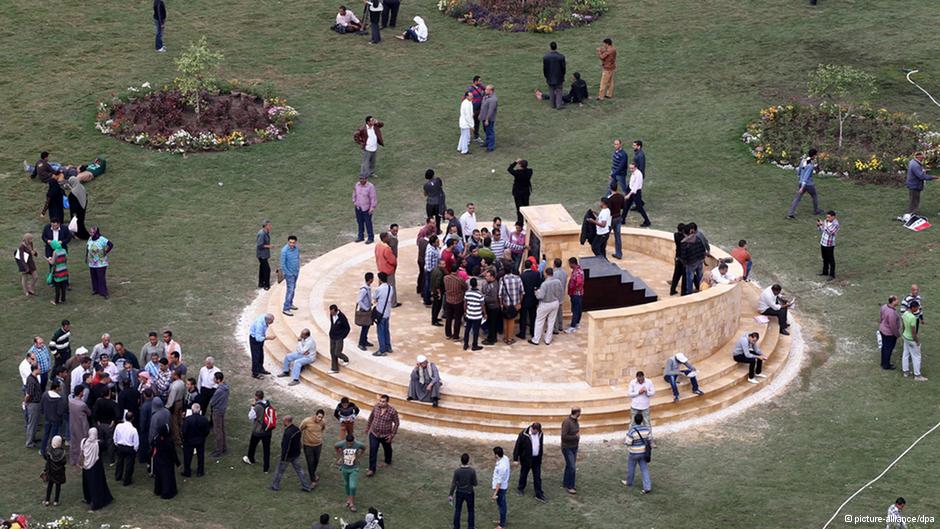 Monument in commemoration of the victims during the protests in Tahrir Square, Cairo (photo: dpa)