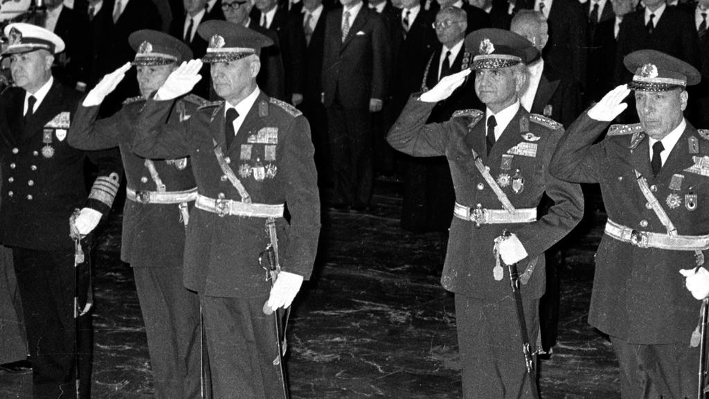 The leaders of Sept. 12 Military coup, from left to right, Adm. Nejat Tumer, Gen. Nurettin Ersin, Gen. Kenan Evren, Gen. Tahsin Sahinkaya and Gen. Sedat Celasun in Ankara, Turkey Oct. 29, 1980 file (photo: Burhan Ozbilici, File /AP/dapd)