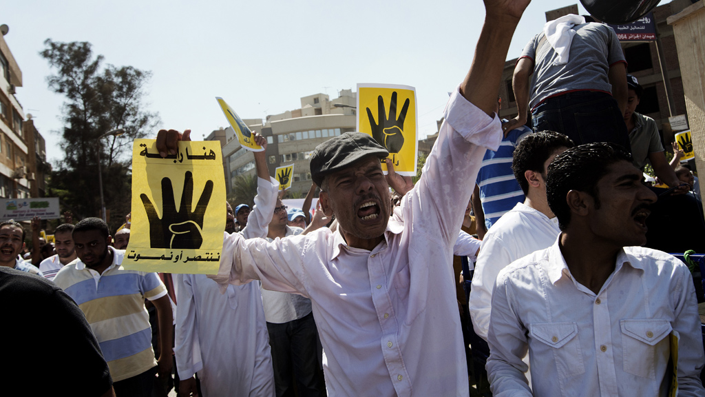Anhänger der Muslimbruderschaft demonstrieren gegen die Räumung des Rabaa al-Adawiya-Protest-Camps in Kairo; Foto: Gianluigi Guercia/AFP/Getty Images