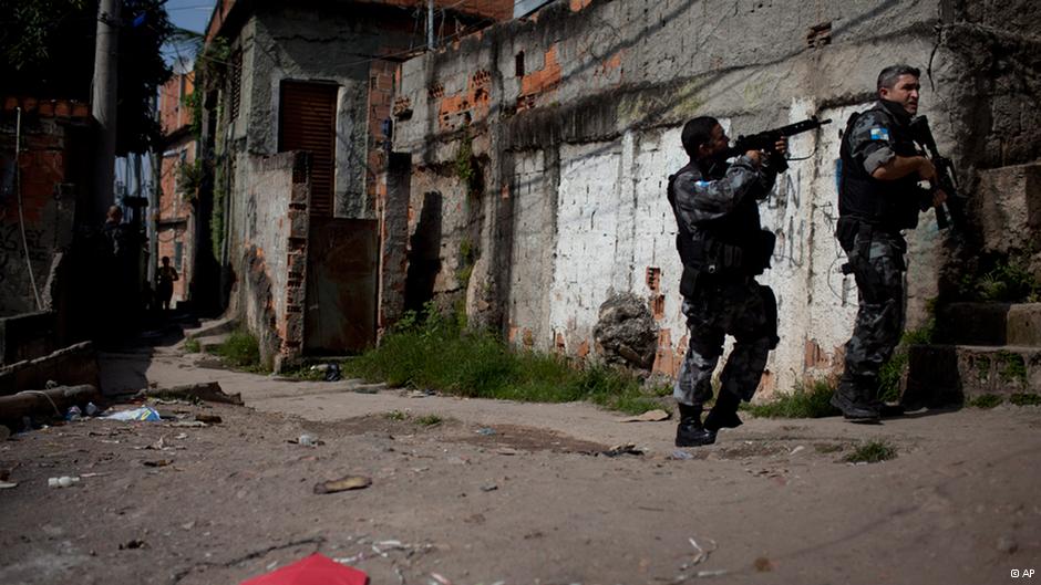 Einsatz der brasilianischen Militärpolizei im Complexo do Alemão; Foto: AP