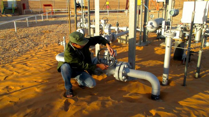 استخراج النفط في ليبيا.  Foto: DW/K. Zurutuza
