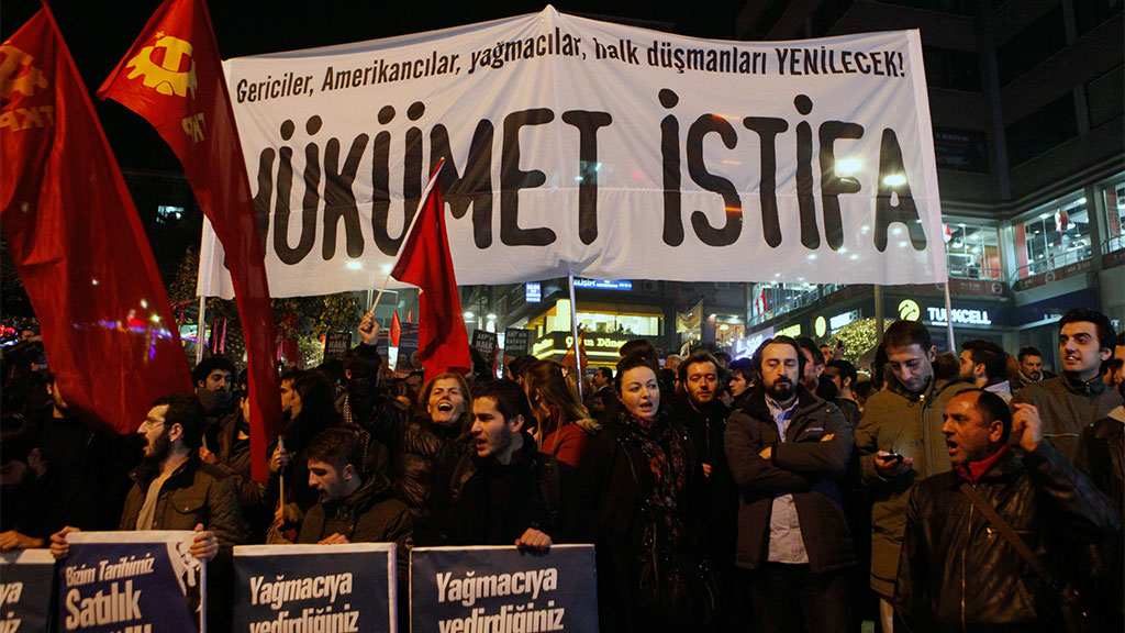 Demonstration gegen die AKP und Ministerpräsident Erdogan in Istanbul; Foto: Reuters