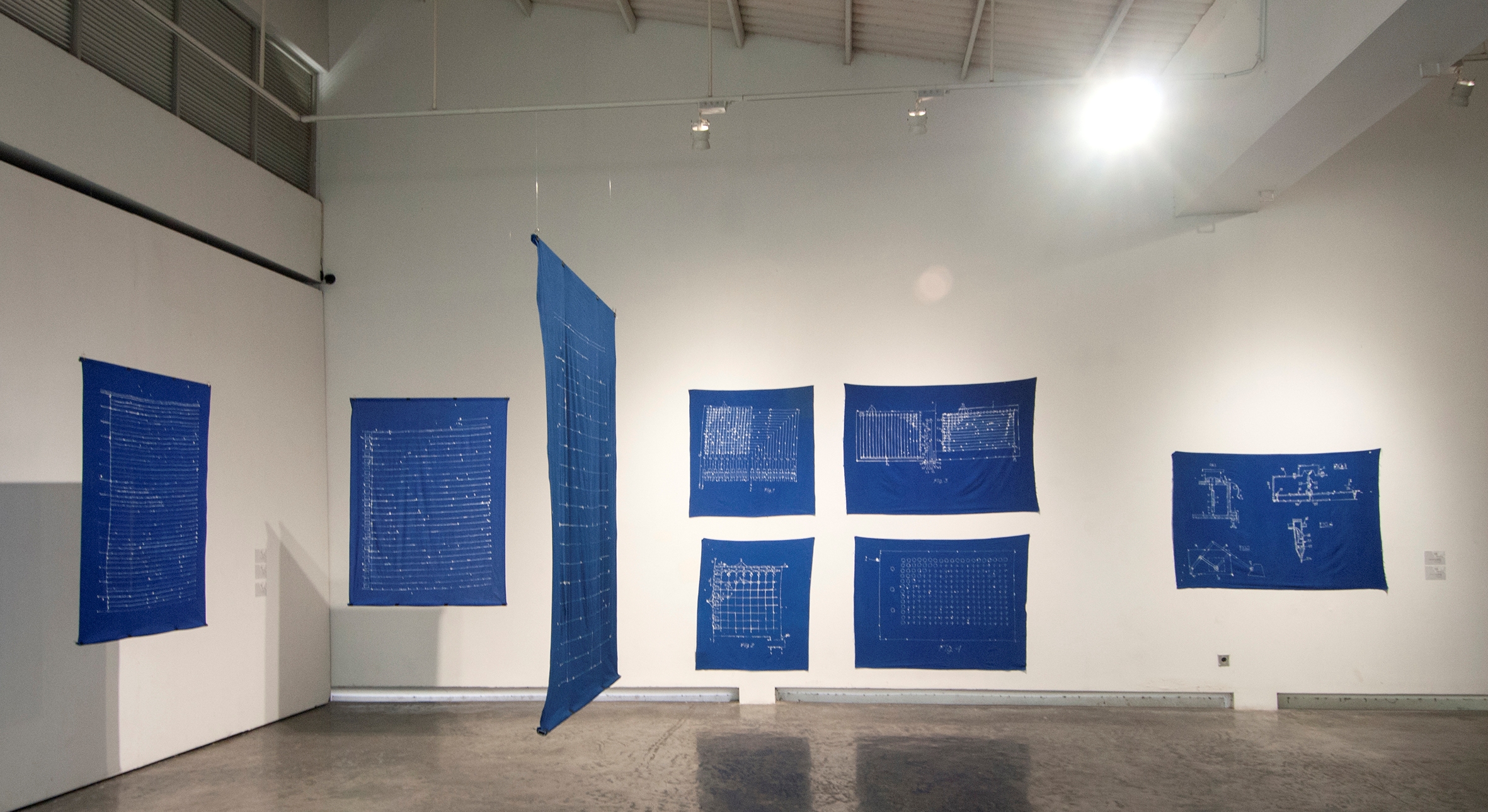 Dina Danishs Installation auf der Biennale Jogja XII 2013 - batik dyeing on cotton fabric