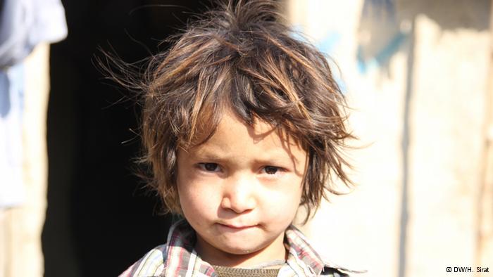 Afghanisches Flüchtlingskind; Foto: DW/H. Sirat