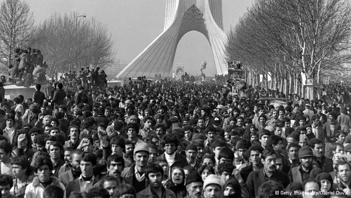 Warten auf Khomeinis Ankunft in Teheran; Foto: © Getty Images/Afp/Gabriel Duval