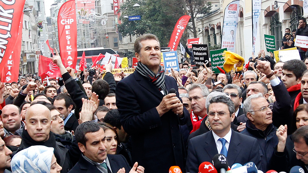 Mustafa Sarigul (centre) speaks during a protest against Turkey's ruling AKP and Prime Minister Tayyip Erdogan in Istanbul, 26 February 2014 (photo: Reuters)