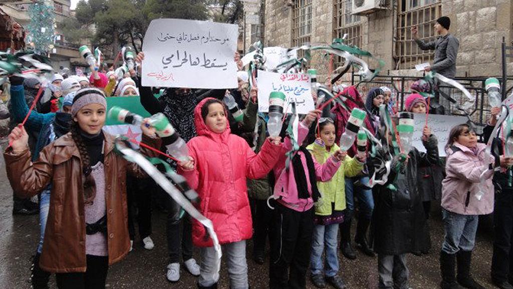  Kinder demonstrieren gegen das Assad-Regime in Zabadani; Foto: Reuters