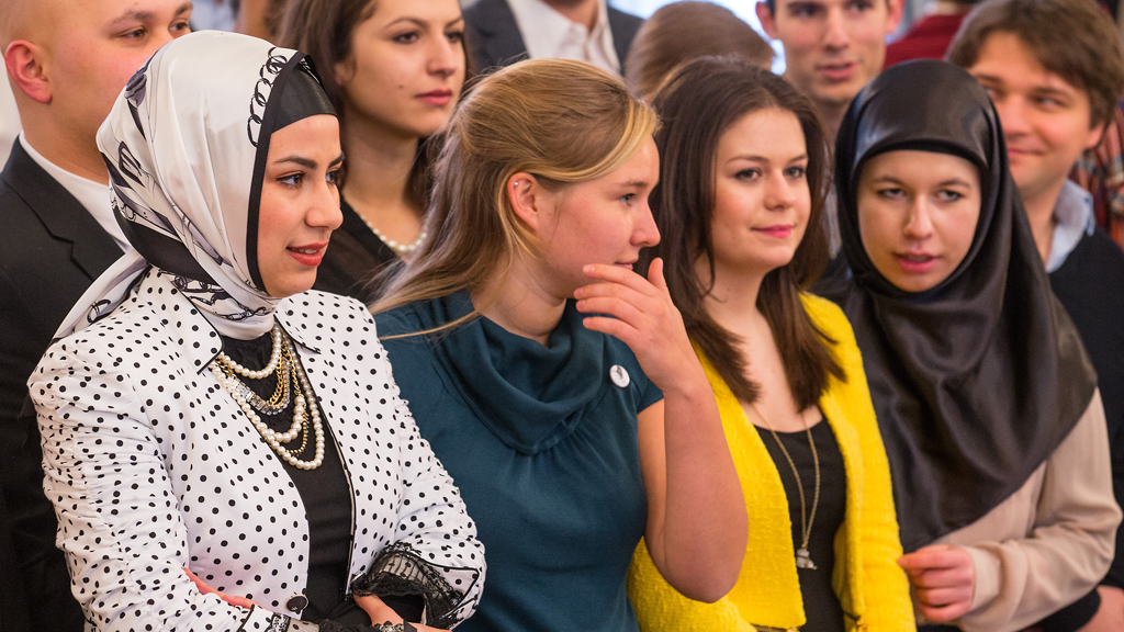 Teilnehmerinnen an der Deutschen Islamkonferenz; Foto: dpa/picture-alliance