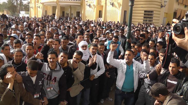 Unemployed youths protest in Ouargla, Algeria (photo: Saiza Souci)